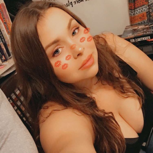 Meet your Posher, Taylor - Picture 10 of 12